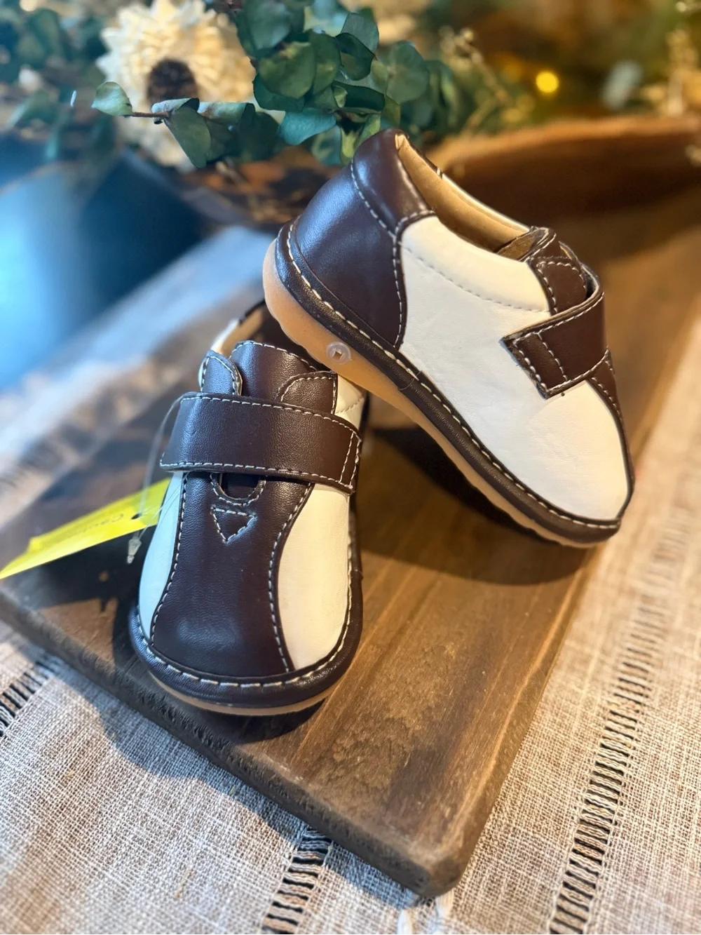 Squeak boutique infant brown and white saddle shoes in size 6